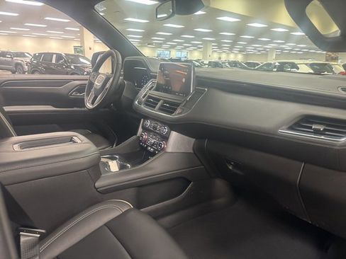 Used 2024 GMC Yukon XL SLT w/ SLT Luxury Package image 9