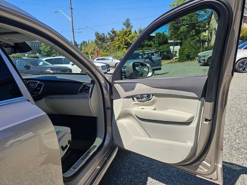 Certified 2025 Volvo XC90 T8 Plus w/ Protection Package Premier AWD/4WD image 10