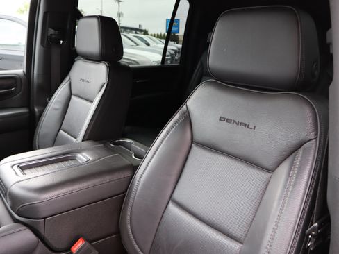Used 2022 GMC Yukon XL Denali AWD/4WD image 22