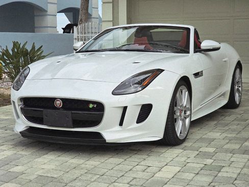 Used 2016 Jaguar F-TYPE R image 32