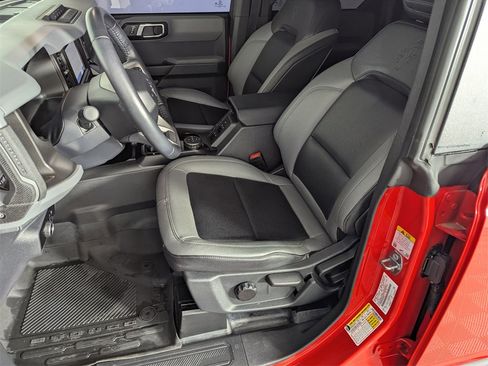 Used 2023 Ford Bronco Big Bend w/ Sasquatch Package image 12