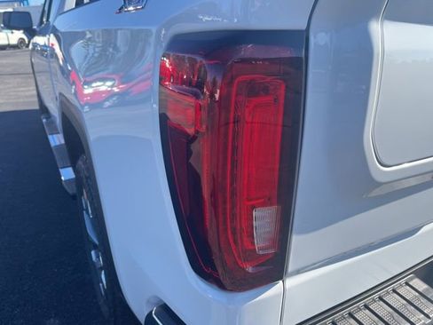 New 2026 GMC Sierra 1500 SLT w/ SLT Premium Plus Package image 8