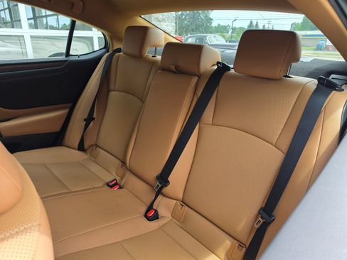 Used 2022 Lexus ES 250 w/ Premium Package AWD/4WD image 7