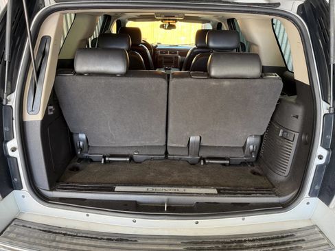 Used 2010 GMC Yukon Denali RWD image 20