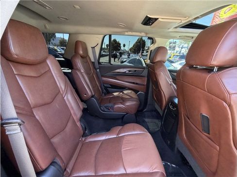 Used 2018 Cadillac Escalade Premium Luxury AWD/4WD image 31