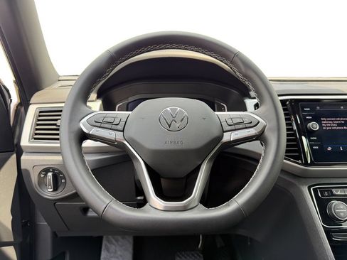 Used 2023 Volkswagen Atlas Cross Sport SE w/ Panoramic Sunroof Package FWD image 12
