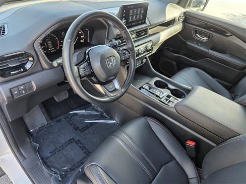 Used 2023 Honda Pilot TrailSport image 10