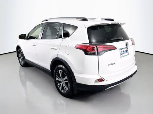 Used 2018 Toyota RAV4 XLE AWD/4WD image 5