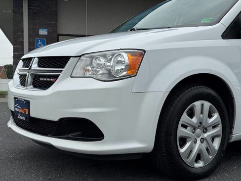Used 2019 Dodge Grand Caravan SE w/ UConnect Hands-Free Group image 46