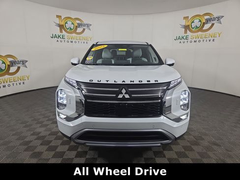 New 2025 Mitsubishi Outlander SE image 2