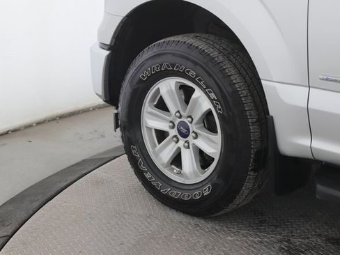 Used 2017 Ford F150 XLT w/ Trailer Tow Package image 13