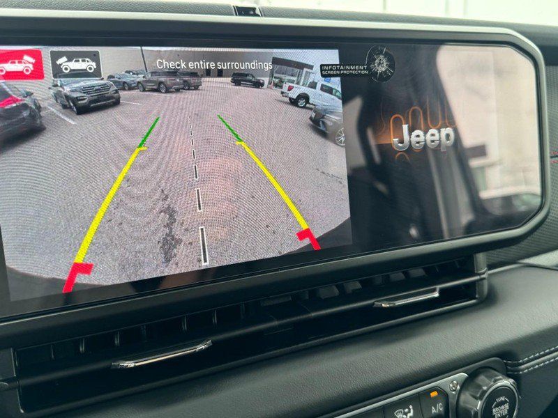 Used 2025 Jeep Wrangler Unlimited Rubicon AWD/4WD image 24