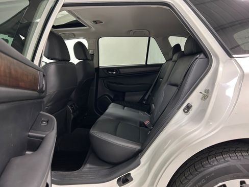 Used 2017 Subaru Outback 2.5i Limited AWD/4WD image 29