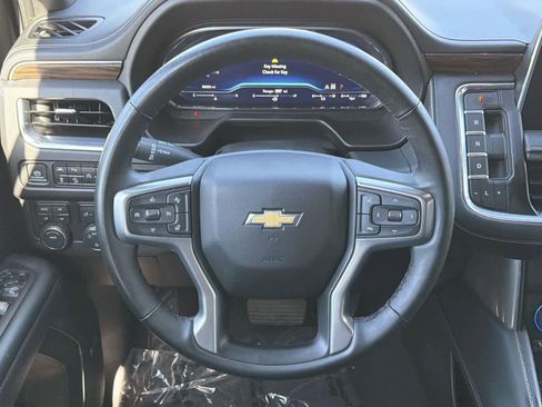 Used 2023 Chevrolet Suburban Premier image 11