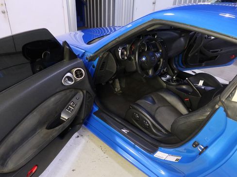 Used 2009 Nissan 370Z Touring w/ Sport Pkg image 15