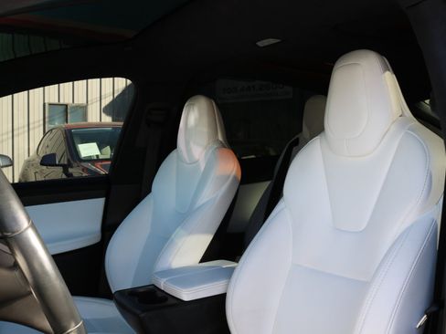 Used 2018 Tesla Model X 75D image 13