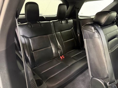 Used 2020 Ford Explorer XLT w/ Equipment Group 202A RWD image 41