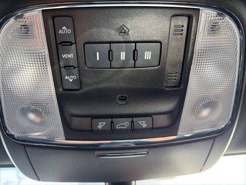 Used 2020 Jeep Grand Cherokee Limited AWD/4WD image 22