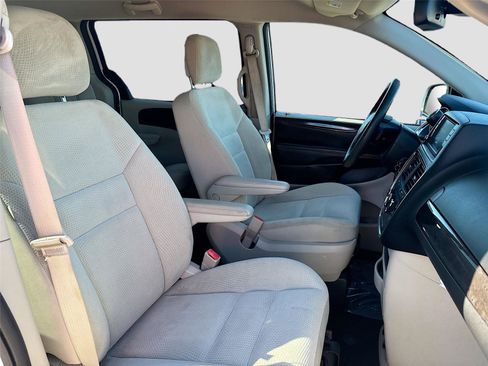 Used 2019 Dodge Grand Caravan SE image 28