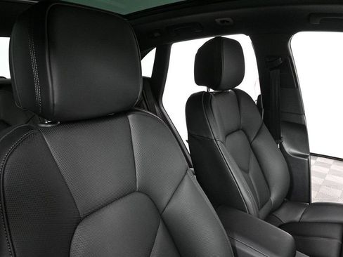 Certified 2026 Porsche Macan AWD/4WD image 25