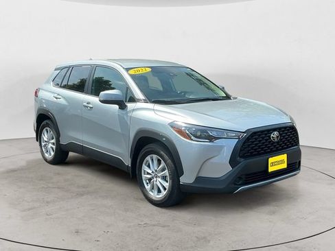Used 2022 Toyota Corolla Cross LE AWD/4WD image 3