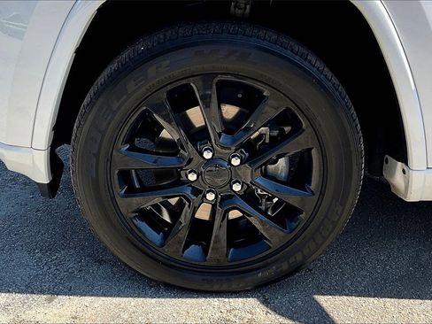 Used 2021 Jeep Grand Cherokee Laredo X image 29