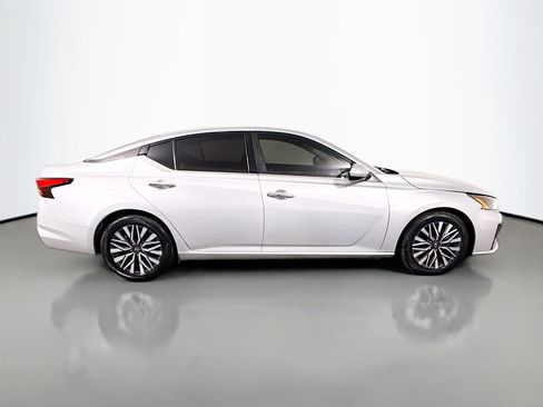 Used 2023 Nissan Altima 2.5 SV FWD image 11
