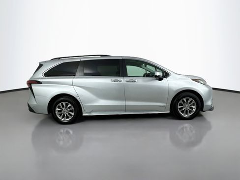 Certified 2021 Toyota Sienna XLE w/ XLE Plus Package FWD image 8