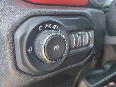 Used 2021 Jeep Wrangler Unlimited Rubicon AWD/4WD image 12