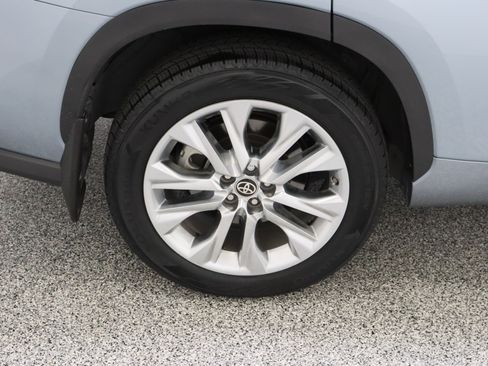 Used 2023 Toyota Highlander Limited FWD image 6