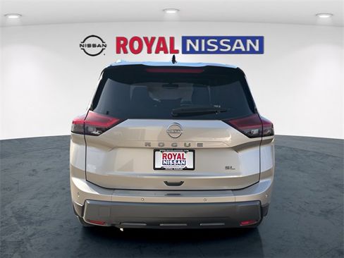Used 2024 Nissan Rogue SL w/ SL Premium Package image 6