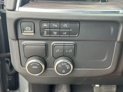 Used 2025 Chevrolet Tahoe LT RWD image 32