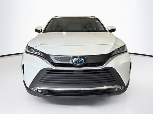 Used 2024 Toyota Venza XLE AWD/4WD image 2