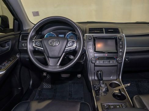 Used 2017 Toyota Camry XLE image 2