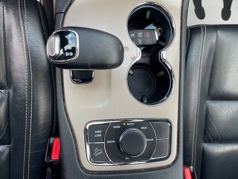 Used 2014 Jeep Grand Cherokee Limited image 16