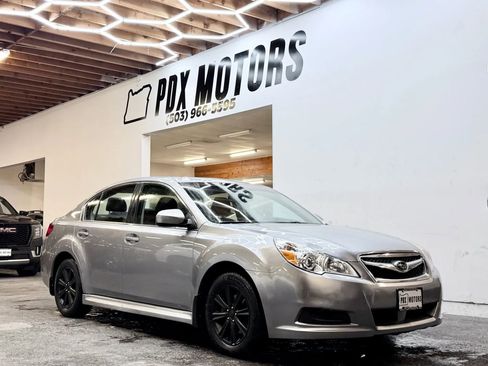 Used 2010 Subaru Legacy 2.5i Premium image 1