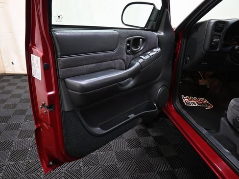 Used 2000 Chevrolet S10 Pickup LS w/ Preferred Equipment Group image 16