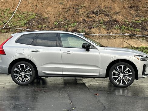 Certified 2025 Volvo XC60 B5 Plus image 3