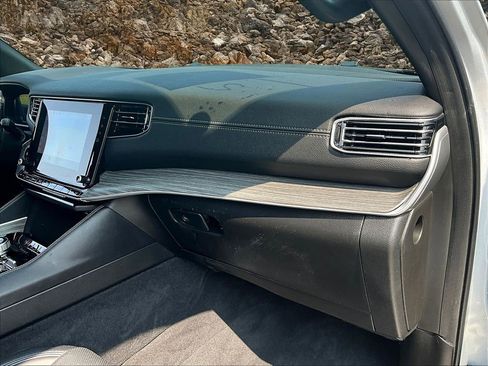 Used 2024 Jeep Wagoneer Series III image 16