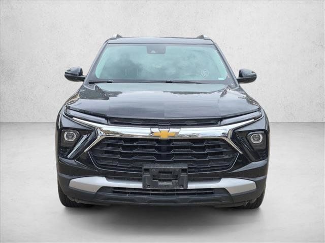 Used 2025 Chevrolet TrailBlazer LT AWD/4WD image 2