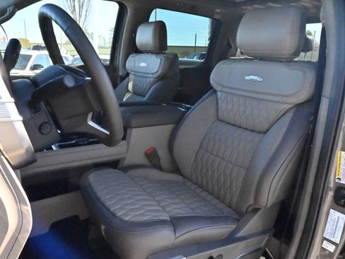 Used 2026 Ford F450 Platinum w/ Platinum Plus Package image 7