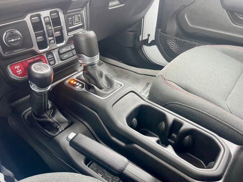 Used 2025 Jeep Wrangler Rubicon image 15