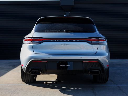 Certified 2025 Porsche Macan image 6