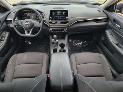 Used 2025 Nissan Altima 2.5 SV FWD image 25