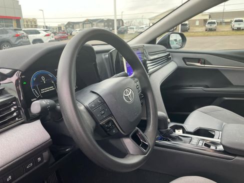 Used 2025 Toyota Camry LE image 9