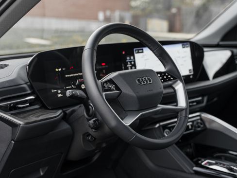 Certified 2025 Audi Q5 Premium w/ Convenience Package image 9