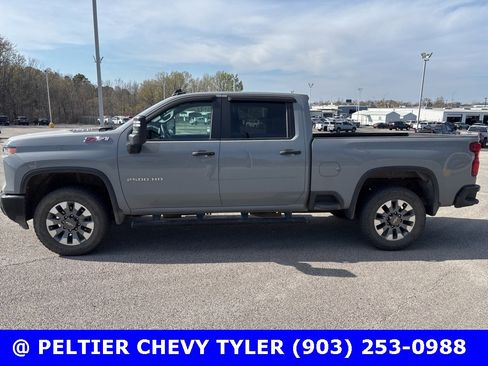 Used 2025 Chevrolet Silverado 2500 Custom w/ Custom Value Package image 4