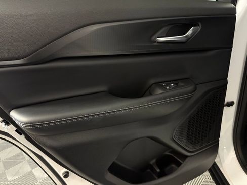 Certified 2025 Jeep Grand Cherokee Altitude image 26