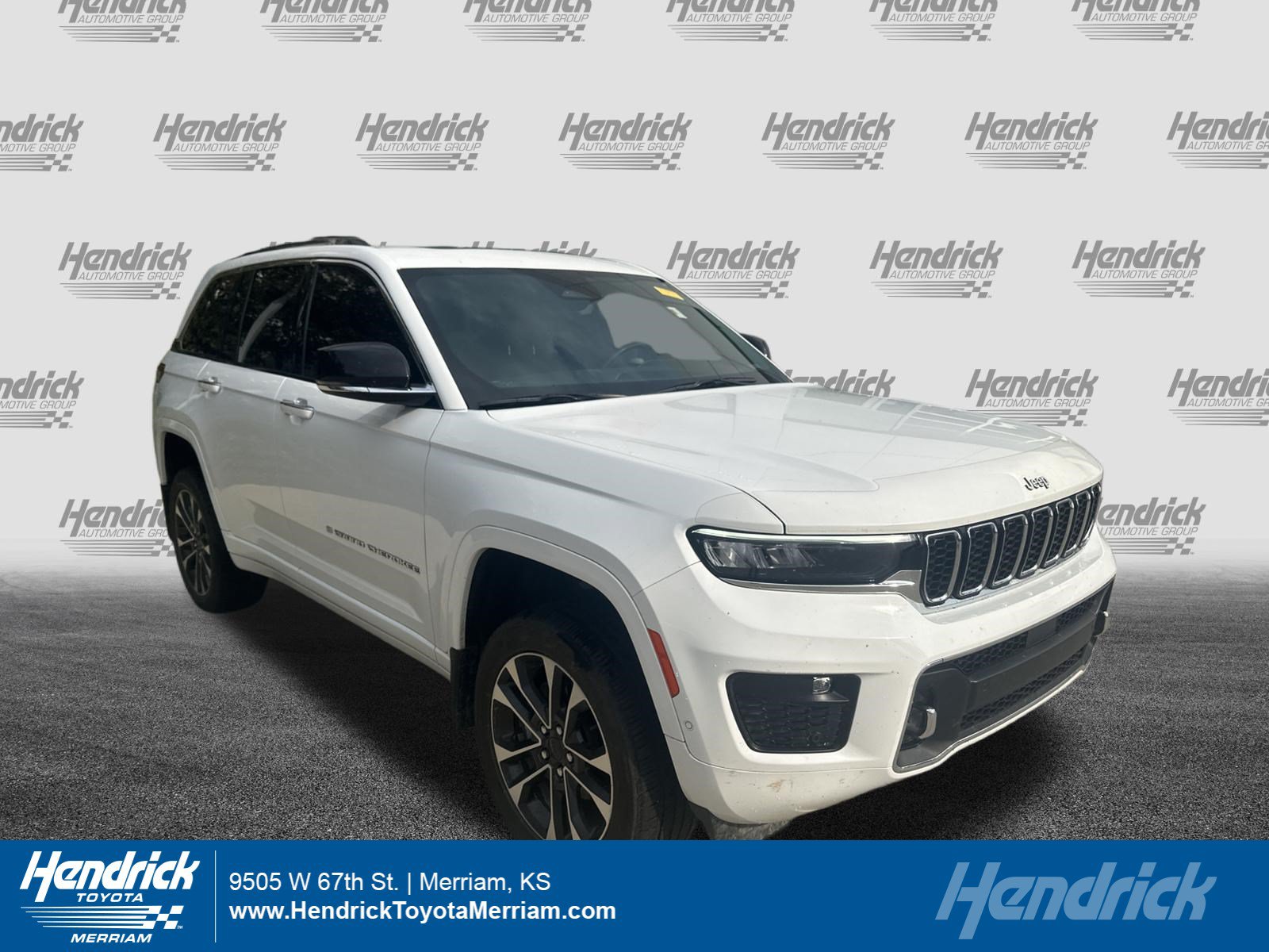 Used 2022 Jeep Grand Cherokee Overland w/ Luxury Tech Group IV AWD/4WD image 1