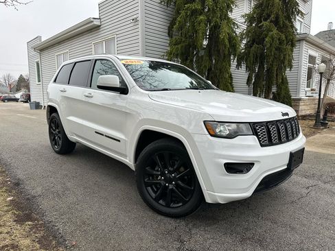 Used 2018 Jeep Grand Cherokee Altitude image 1